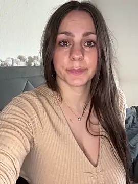 Snapshot of Loella-Rose chatting on December 15, 2025, 8:29 am Loella-Rose online show from December 15, 2025, 8:29 am