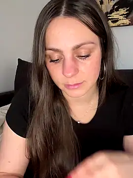 Snapshot of Loella-Rose chatting on December 16, 2025, 9:47 am Loella-Rose online show from December 16, 2025, 9:47 am