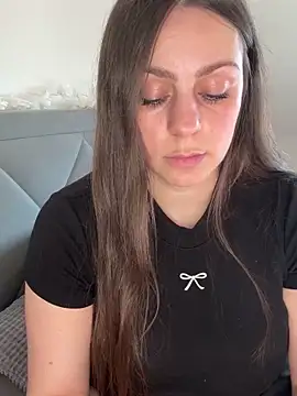 Snapshot of Loella-Rose chatting on December 21, 2025, 1:18 pm Loella-Rose online show from December 21, 2025, 1:18 pm