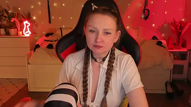 desperatehousewife   online show from March 8, 2025, 3:28 am