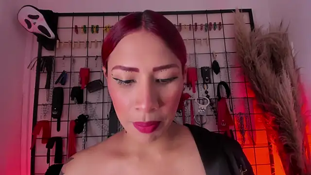 charrlotte quinn online show from November 7, 2025, 3:01 pm