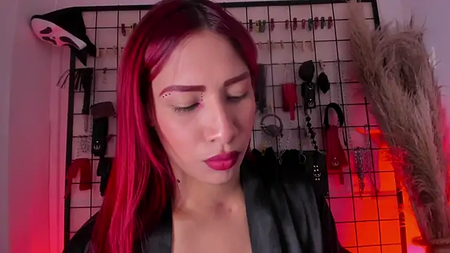 charrlotte quinn online show from November 18, 2025, 3:05 pm