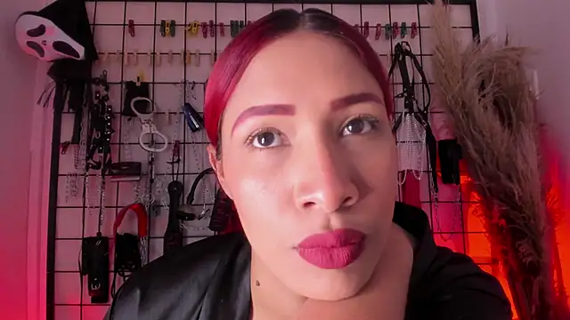 charrlotte quinn online show from December 15, 2025, 3:38 pm