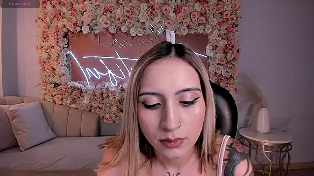 MollySundersX online show from April 9, 2026, 4:01 am