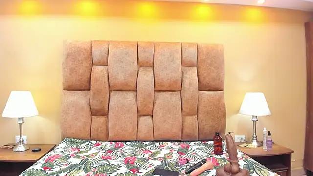 MiiaHot online show from September 19, 2025, 8:42 pm