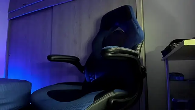 male pussy online show from January 5, 2026, 8:45 pm