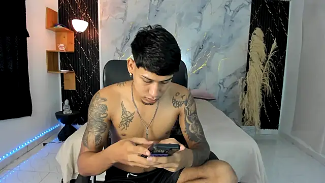 Snapshot of slim_master12 chatting on April 21, 2026, 10:01 pm slim master12 online show from April 21, 2026, 10:01 pm