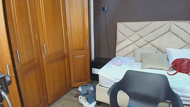 Raquel jones online show from October 28, 2025, 7:27 pm