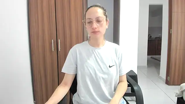 Adele johnsonn1 online show from September 19, 2025, 2:51 pm