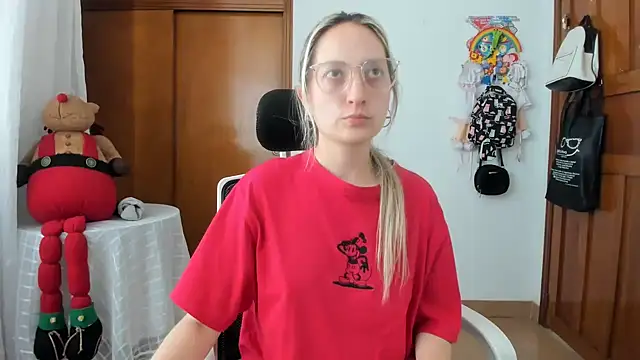 Snapshot of Adele_johnsonn1 chatting on May 22, 2026, 5:18 pm Adele johnsonn1 online show from May 22, 2026, 5:18 pm