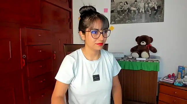 Snapshot of Isabellaa22_1 chatting on December 4, 2024, 1:53 pm Isabellaa22 1 online show from December 4, 2024, 1:53 pm