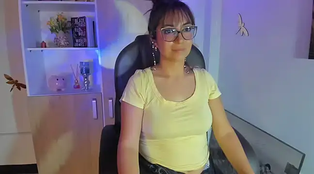 Snapshot of Isabellaa22_1 chatting on March 19, 2025, 10:31 pm Isabellaa22 1 online show from March 19, 2025, 10:31 pm