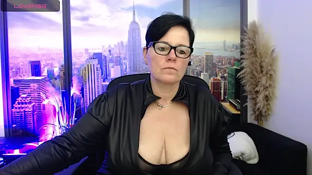 Snapshot of ninarandmann chatting on December 11, 2024, 8:18 pm ninarandmann online show from December 11, 2024, 8:18 pm
