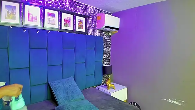 hanny milf online show from December 17, 2025, 12:33 pm