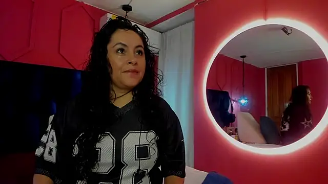 hanny milf online show from May 17, 2026, 11:39 am