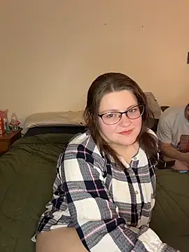 sexybee124 online show from April 10, 2026, 4:17 am