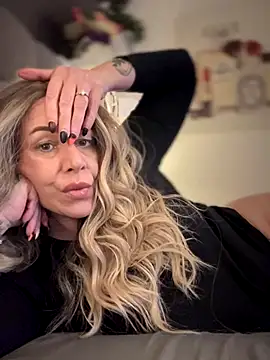 blondebitch2 online show from November 10, 2025, 10:58 am