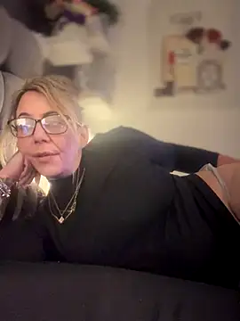 blondebitch2 online show from January 5, 2026, 10:13 pm