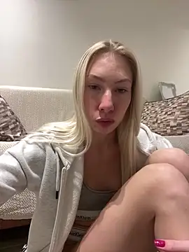 LuisaBecker online show from January 2, 2025, 6:34 pm