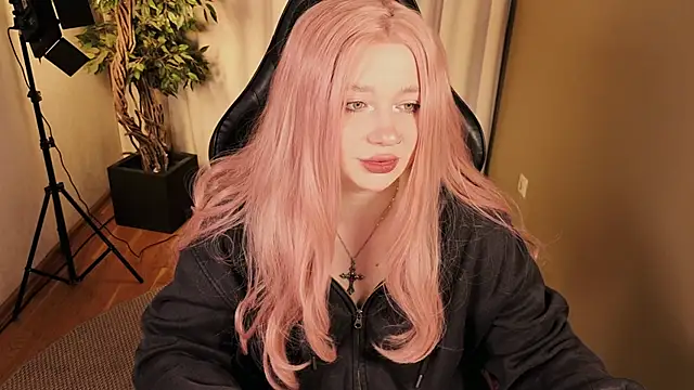 carolina elf online show from March 26, 2026, 5:24 am