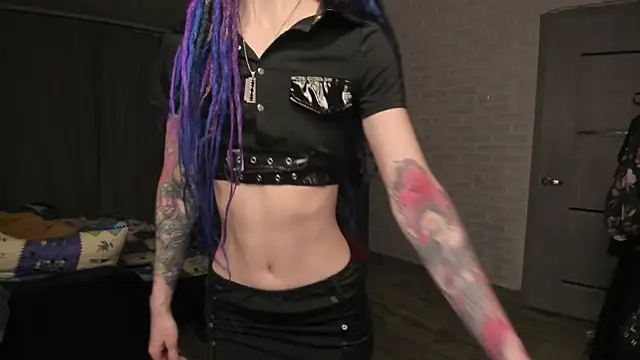 Roxy Silver online show from December 24, 2024, 7:33 pm