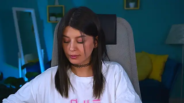 NicoleMun online show from February 4, 2025, 3:26 pm