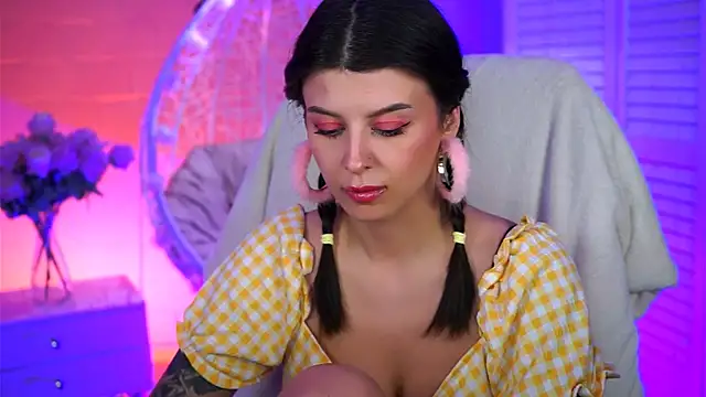 NicoleMun online show from March 13, 2025, 6:56 pm