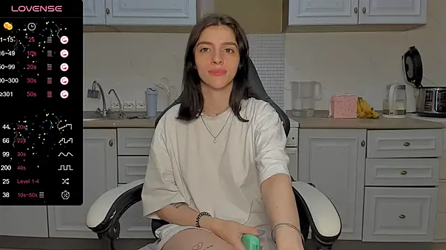 broosnica1 online show from February 10, 2025, 2:05 pm