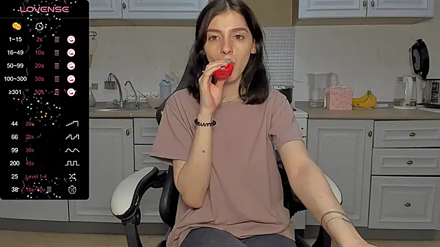 broosnica1 online show from February 12, 2025, 1:27 pm