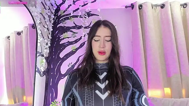  AlejaCruz  online show from November 13, 2025, 6:40 pm