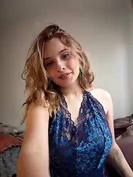 Sophy Bunny online show from December 6, 2024, 7:23 pm