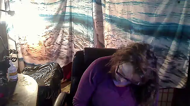 Snapshot of Ireallysquirt chatting on February 15, 2025, 4:47 am Ireallysquirt online show from February 15, 2025, 4:47 am