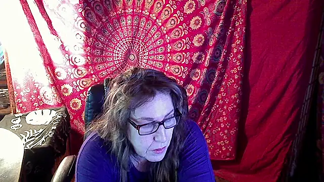 Snapshot of Ireallysquirt chatting on March 7, 2025, 4:02 am Ireallysquirt online show from March 7, 2025, 4:02 am