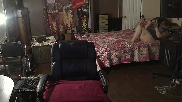 Snapshot of Ireallysquirt chatting on September 10, 2025, 12:43 am Ireallysquirt online show from September 10, 2025, 12:43 am