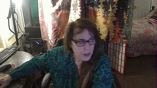 Snapshot of Ireallysquirt chatting on November 3, 2025, 2:24 am Ireallysquirt online show from November 3, 2025, 2:24 am