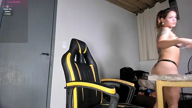 Chica hot dirty online show from April 8, 2026, 11:37 pm