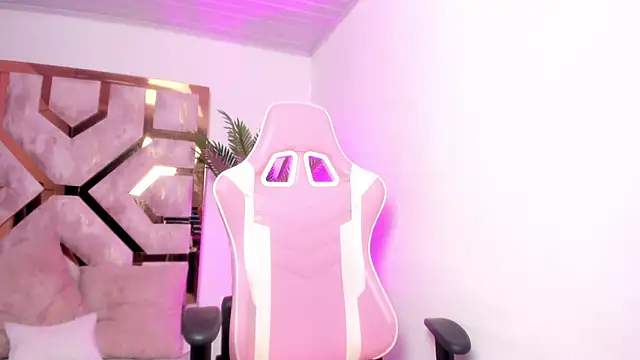 Anny osorio online show from February 11, 2025, 8:31 pm