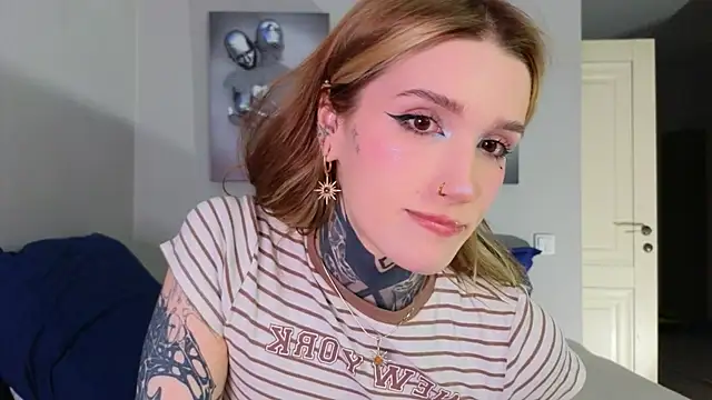 Snapshot of SophieInkk chatting on October 2, 2025, 11:56 pm SophieInkk online show from October 2, 2025, 11:56 pm