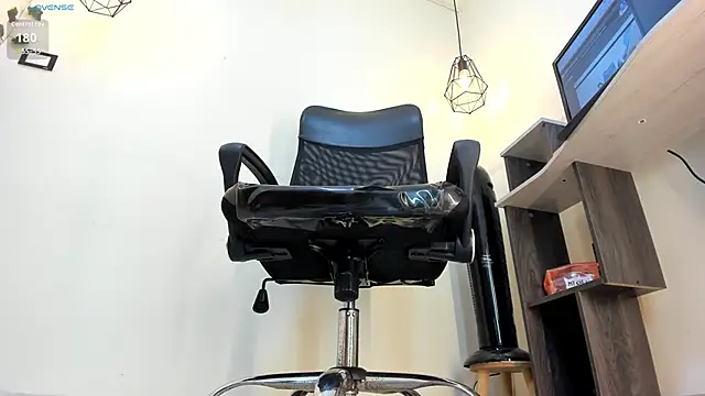 victoria Christie online show from September 21, 2025, 9:33 am