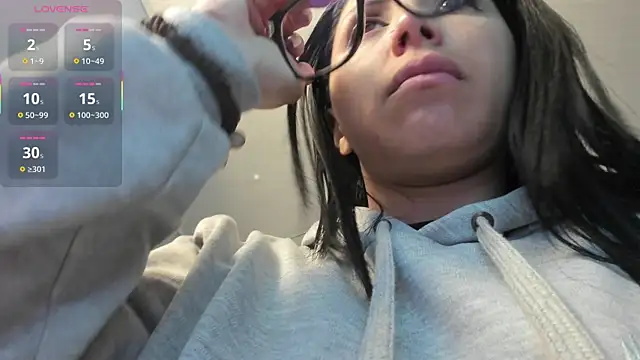 tiffani  love online show from March 6, 2025, 12:41 pm