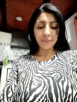 tiffani  love online show from April 14, 2026, 4:24 pm