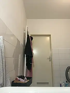 Snapshot of BuurningBoy chatting on January 19, 2025, 1:53 am BuurningBoy online show from January 19, 2025, 1:53 am