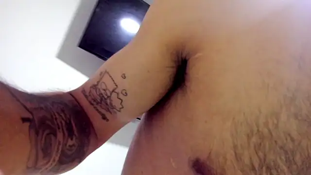 Aronxxs online show from November 1, 2025, 9:22 am