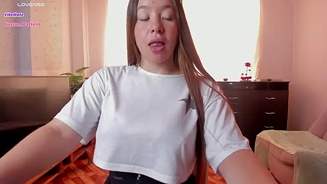 Simply Zoe   online show from February 26, 2025, 6:00 pm