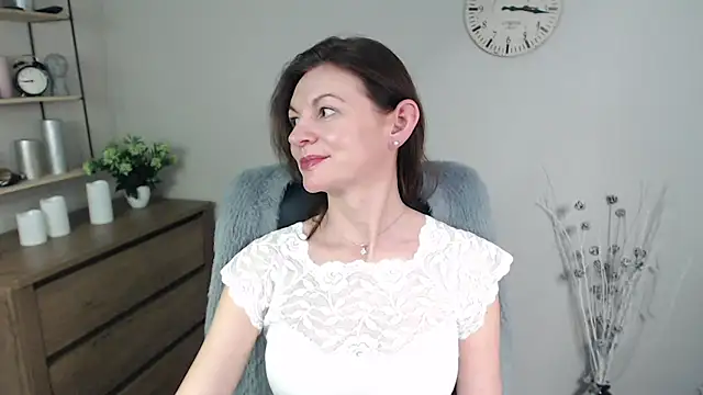 VivianWILD online show from January 15, 2025, 11:00 am