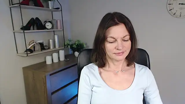 VivianWILD online show from February 10, 2025, 6:53 am