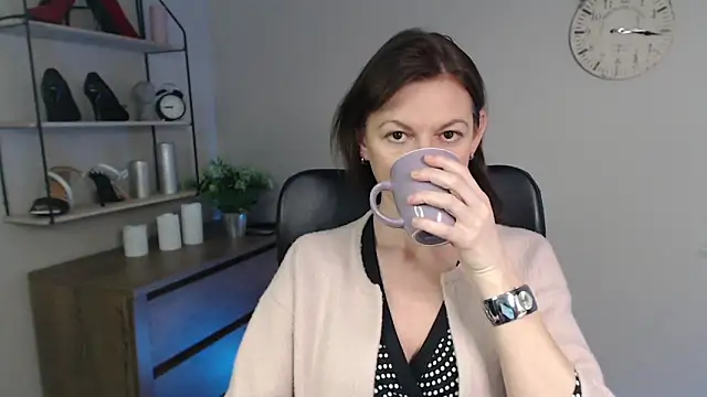 VivianWILD online show from March 6, 2025, 9:58 am