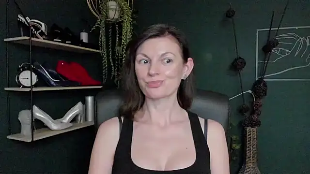 VivianWILD online show from March 18, 2025, 1:31 pm