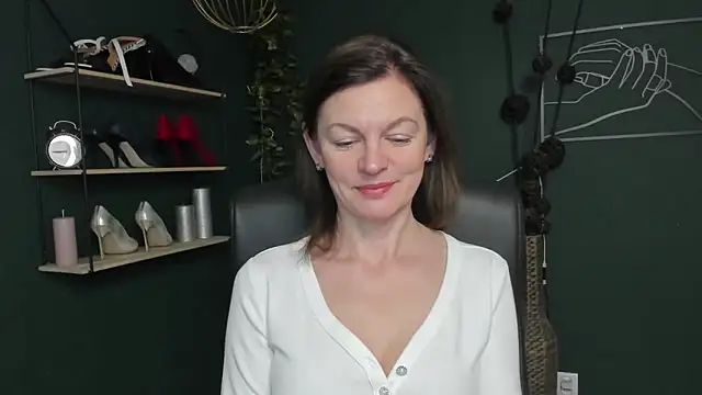 VivianWILD online show from October 14, 2025, 5:52 am