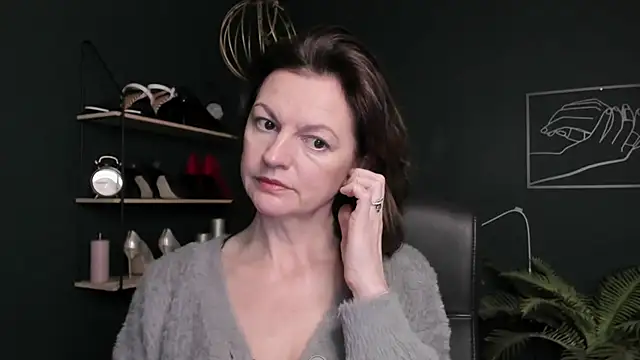 VivianWILD online show from October 24, 2025, 6:43 am